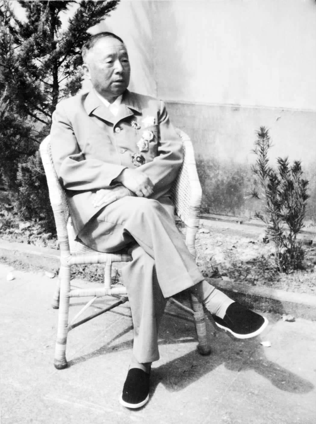 原创他38岁就成新中国中将，曾经是韩先楚部下，搭档梁兴初，他是谁？