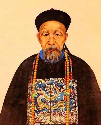 袁世凯拥兵7万就敢篡位，曾国藩领军50万却甘为人臣，他在怕什么