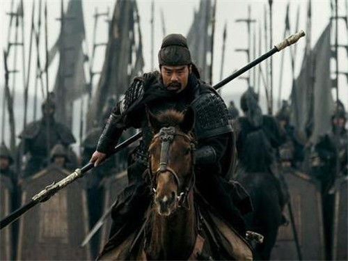 原创拜关公也有讲究？警察拜绿袍，商人拜金袍，那什么人拜红袍关公？