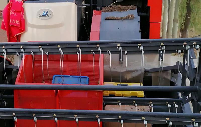 纵轴流联合收割机作业时需要注意哪些事项？