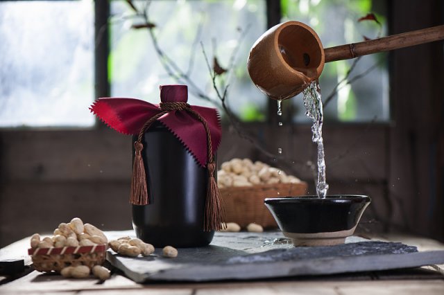 如何防止白酒加热变黑的方法 如何防止白酒加热变黑色 