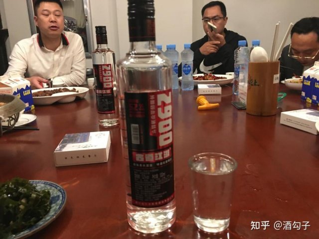 喝了白酒腹部肌肉酸疼，喝了白酒腹部肌肉酸疼吃什么药 