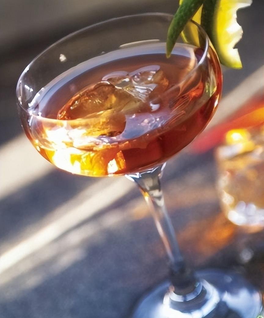 年轻人不喝茅台酒的原因：白酒太难喝？缺乏喝白酒的氛围