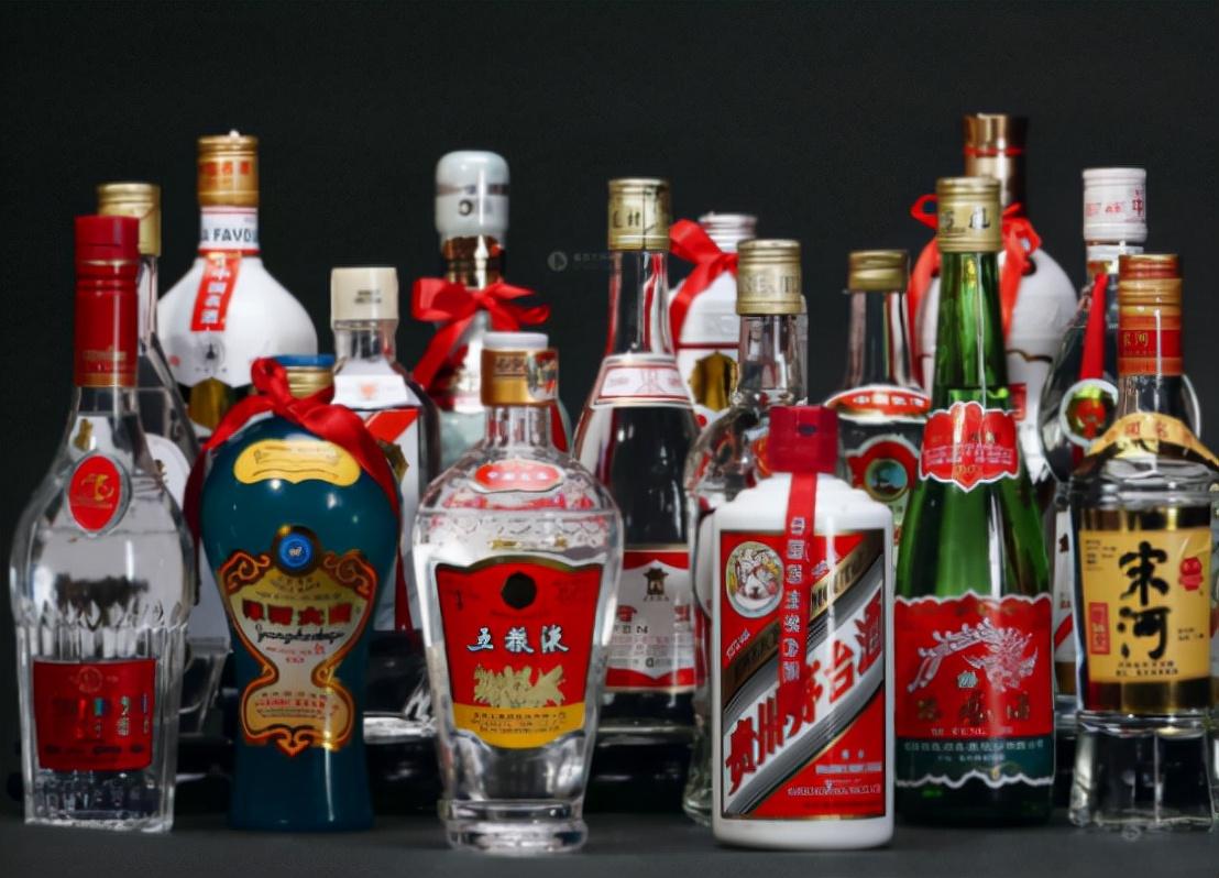 大众喜爱的十大白酒品牌排名，茅五剑皆上榜，第八名出乎意