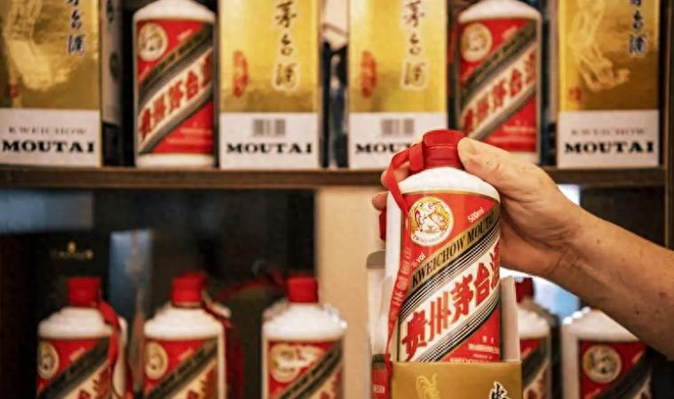 名酒纷纷涨价，消费者是否继续买单？市场反应引关注！