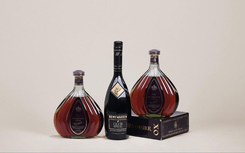 荷花白酒哪个牌子是正品啊「荷花白酒产地是哪里」