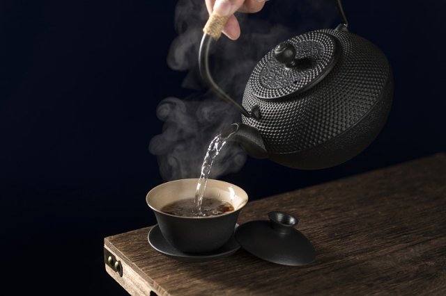 2013年八角亭生茶哪里有卖？2013年八角亭生茶茶树王多少价钱？