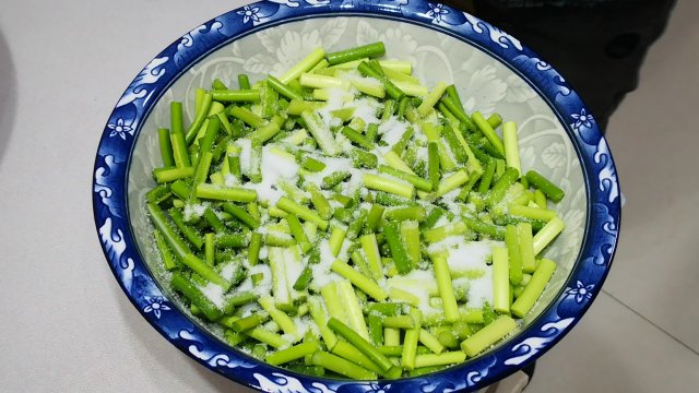 茶油最久可以放多长时间吃「茶油最久可以放多长时间不变质」 