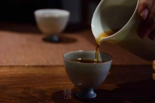 诗韵茶香，润口安心：当茶与诗的美妙交融