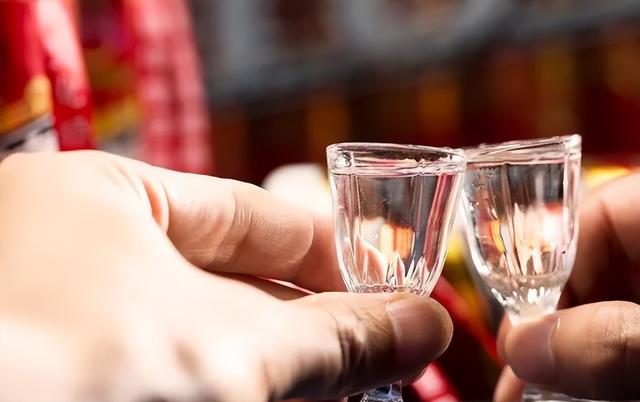 外行喝名气，行家喝上门，6种不同档次的“上门”白酒，你喝过吗？