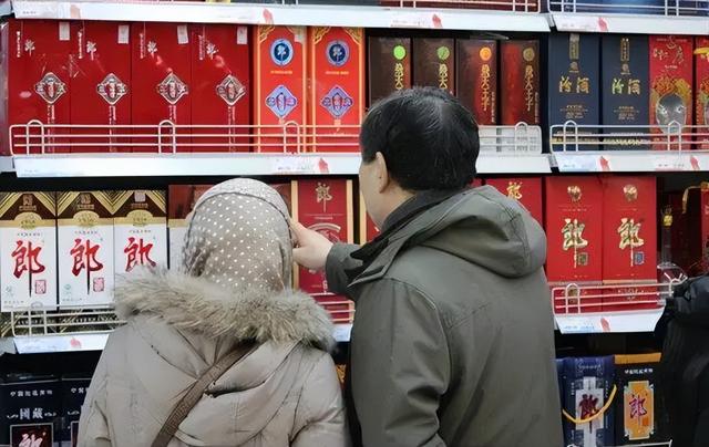 揭开 3 种备受赞誉的白酒的秘密。 专家透露，它们是混合酒。 你被骗了吗？