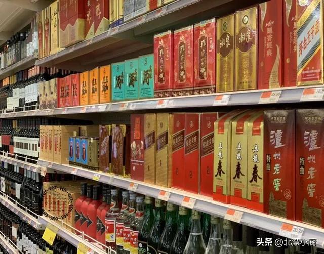 现在才知道市面上的勾兑酒可以从瓶子上的两个标记看出来