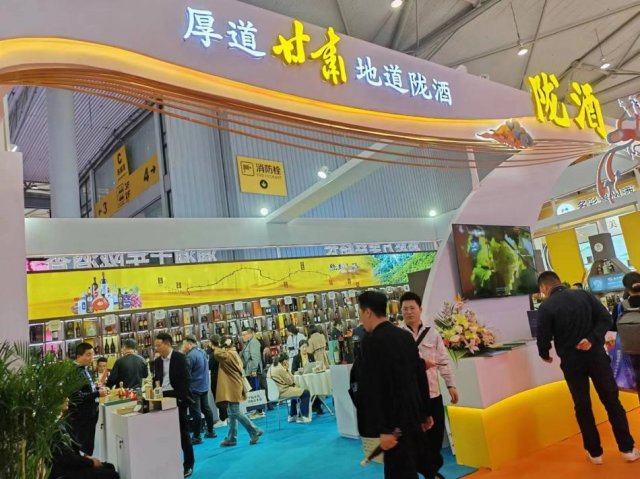 金徽老窖岁月鎏金版：高端新品，与时代精英共赏鉴 