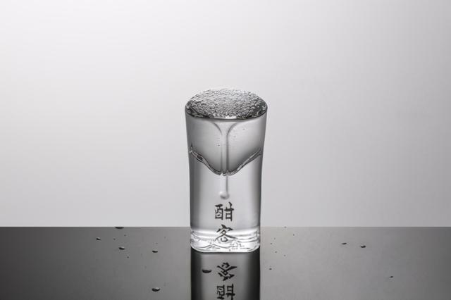汉克酱油酒坚持传统酿造，打造高端酱油酒