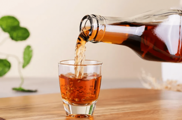 黄酒属于白酒还是啤酒「黄酒属于白酒还是啤酒类」