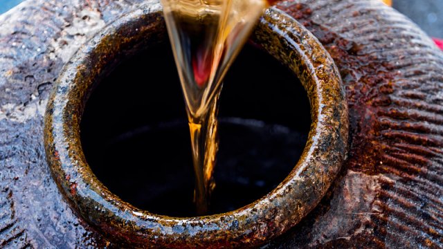 黑枣泡黄酒的制作方法