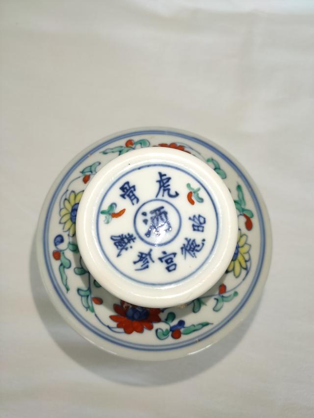 成化斗彩巨无霸，帝妃之爱，古代陶瓷艺术的成就 