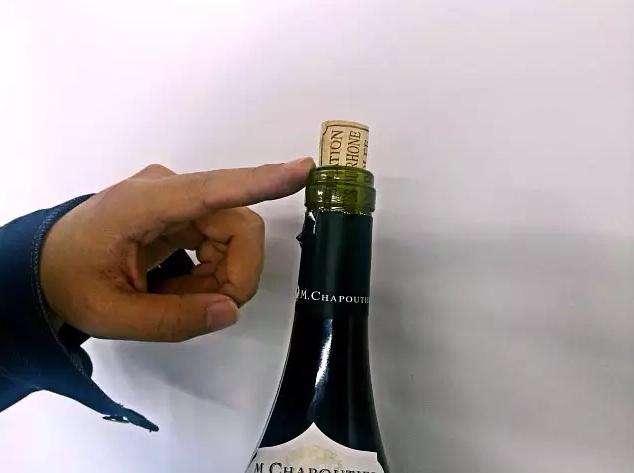 开红酒没有开瓶器怎么办？教大家八个小技巧