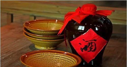 何必寻参茸，酒中藏良药：品味养生新秘诀