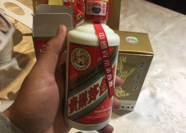 贵州酒桌揭秘：茅台酒虽赞，但当地人更爱这四款亲民之选 