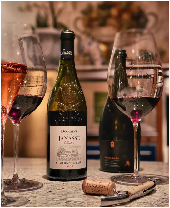 过期红酒能喝否？3点必知，避免误饮坏酒 