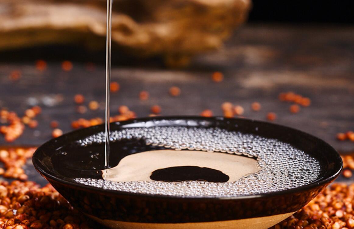 探寻中国白酒的千年历史：传统酿造技艺与文化传承