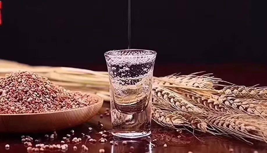 白酒圈潜规则揭秘：4款小众佳酿，品质出众性价比高！ 