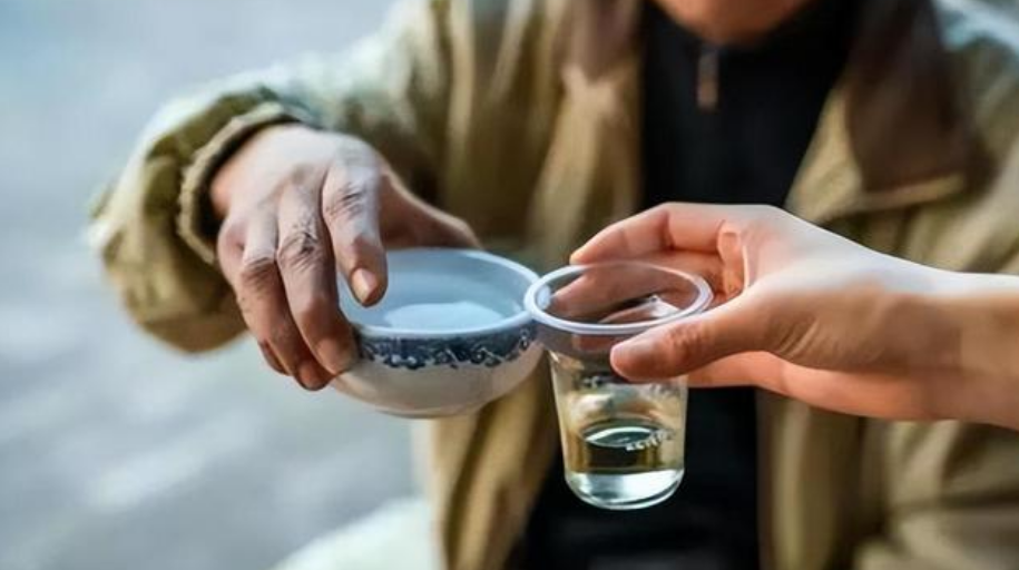 中年养生法则：牢记“1喝2不喝”，健康早掌握！ 