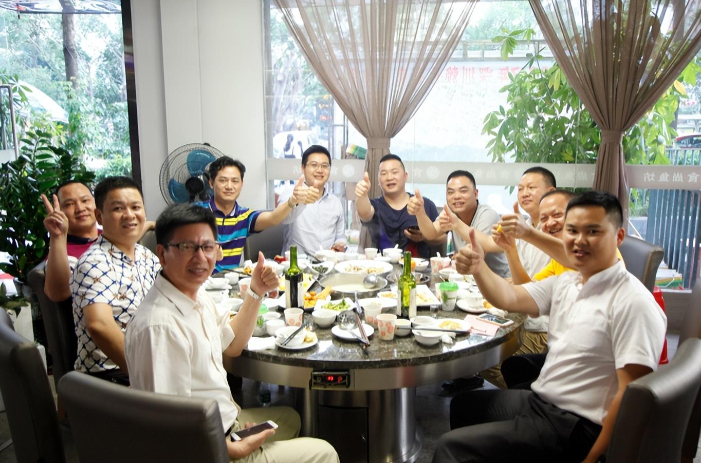 男人饮酒迹象：若有这4种表现，青春或已远去，你中了几条？