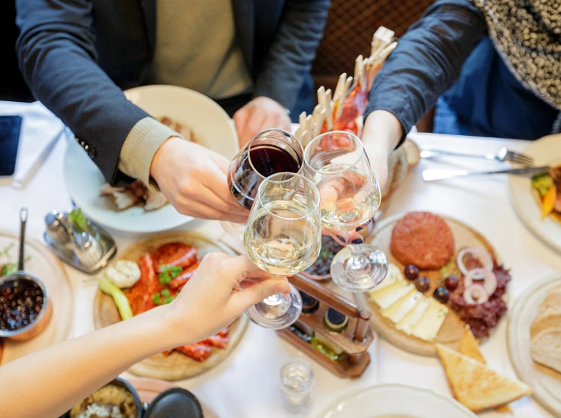 中老年人警示：改掉这4个喝酒“坏习惯”，健康为先！