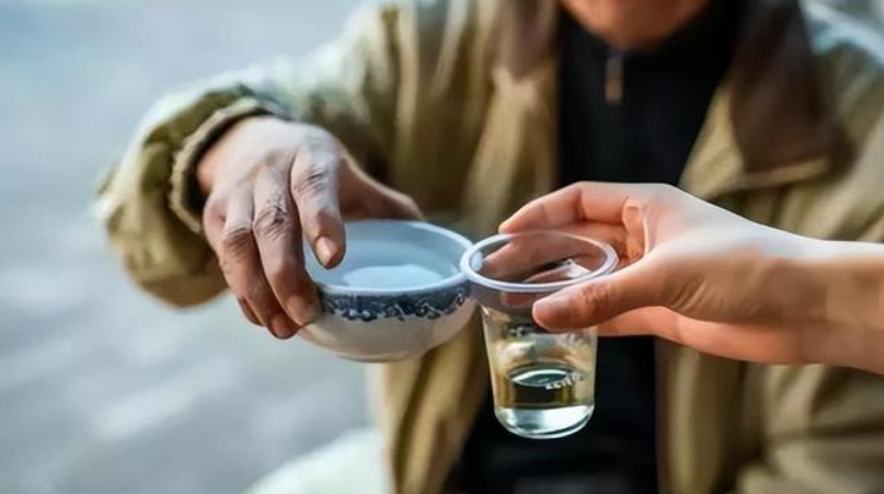 50岁后男人慎选：这3种劣质白酒，伤财更伤身！ 