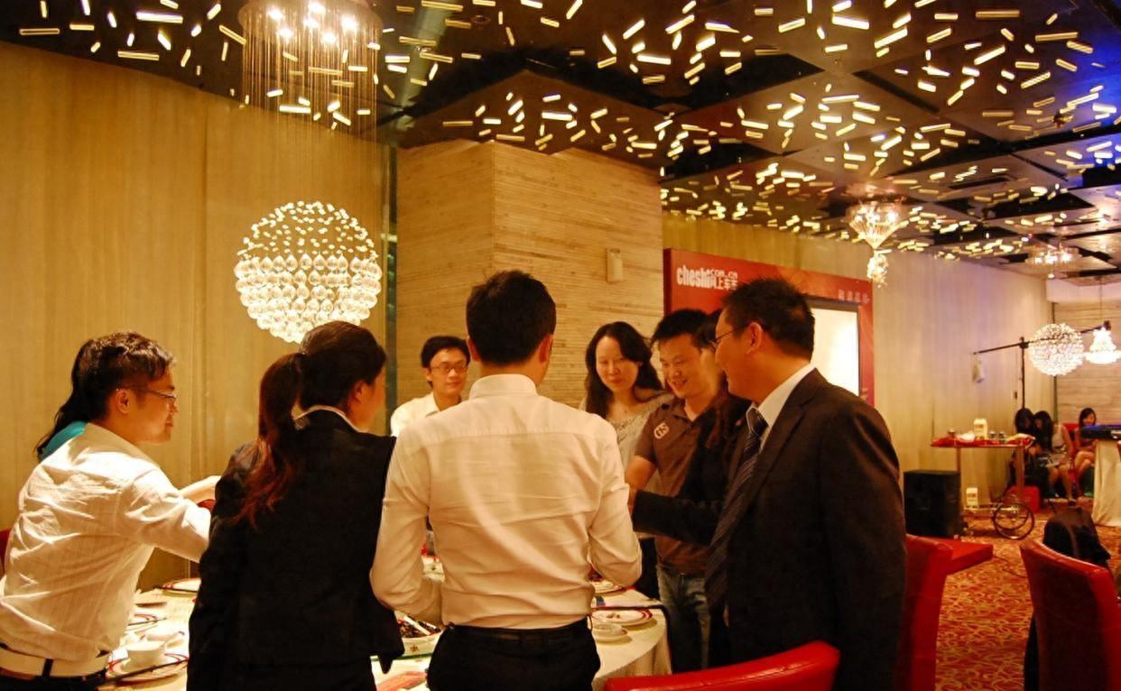 酒桌礼仪详解：3点敬酒顺序必知！