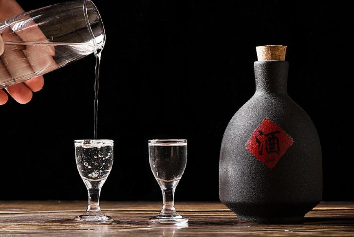 白酒VS红酒：专家解析，哪款酒更胜一筹？