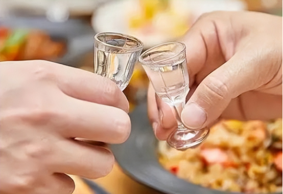 酒瓶3标记：放心畅饮，品质无忧