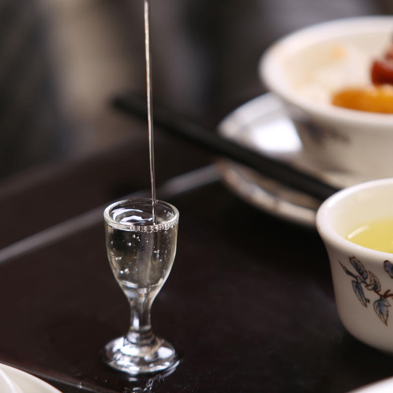 酒杯人生：探索酒杯中的生活哲理与智慧