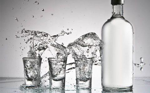 白酒放置后口感变化：揭秘时间对风味的影响