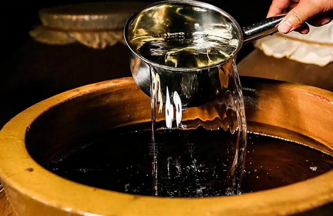 白酒颜色并非越黄越好！揭秘真相