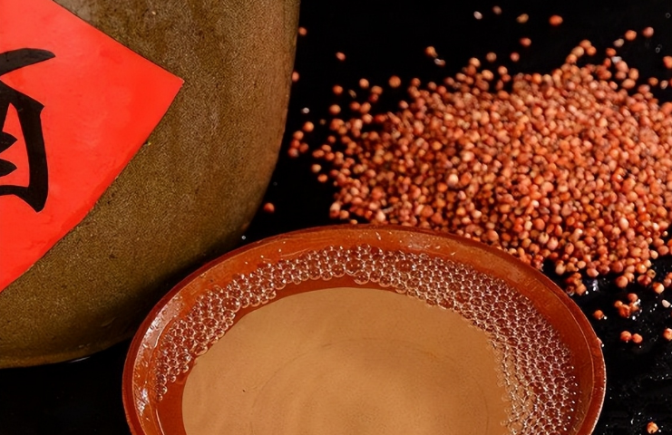 爱酒之人共性揭秘：品味生活的独特印记