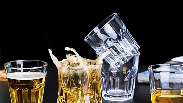混饮不同香型白酒：可行性与品鉴技巧解析 