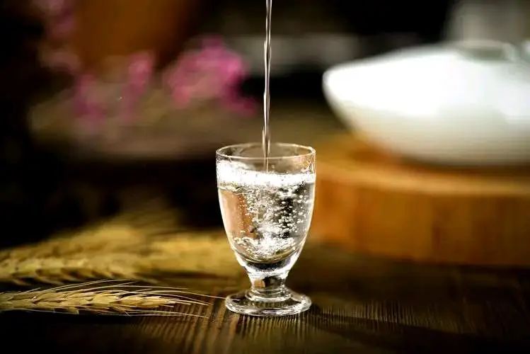 优选白酒送礼攻略：300-400元区间，品质之选，尽显心意！ 