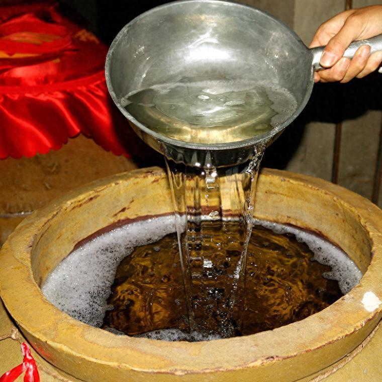 酱香型白酒年份计算揭秘：勾调工艺与年份标注奥秘 