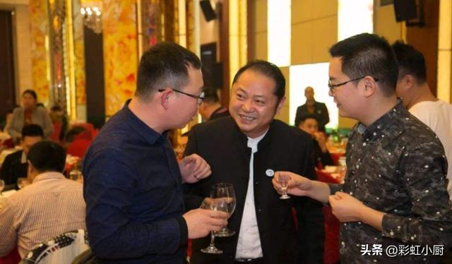 到了老了，还要注意参加酒局。 记得走2到3不走。 你仍然可以维持这种关系，而不必责怪罪人。