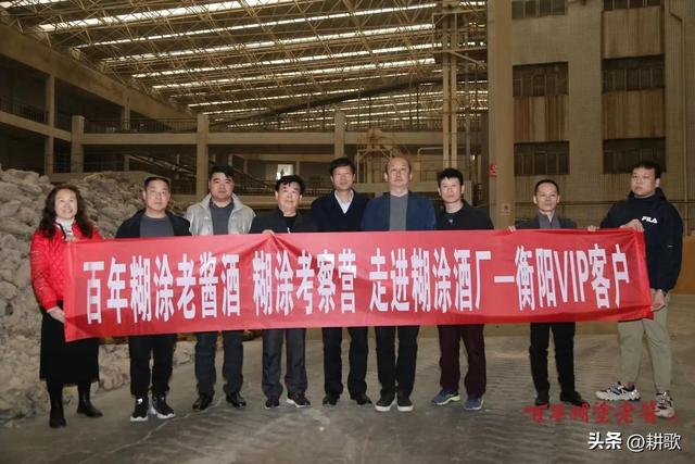 学习酒桌文化，促进合作交流，你会用左手敬酒吗？