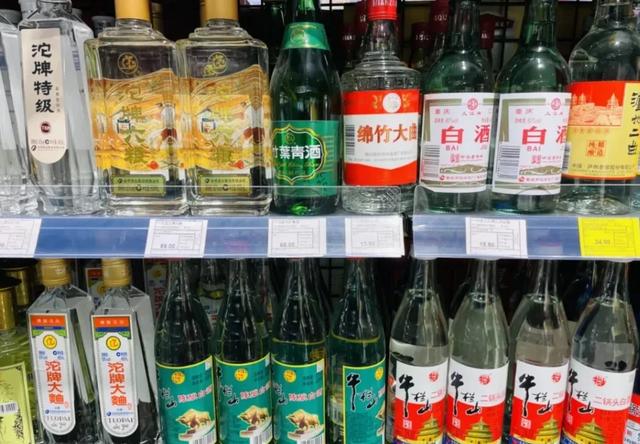 乡村宴席“怪现象”：与牛栏山、老村长相比，鉴赏家更喜欢这4款纯酿葡萄酒
