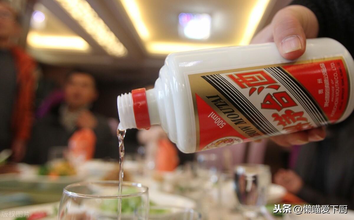 茅台高尔夫跟飞天茅台哪个好