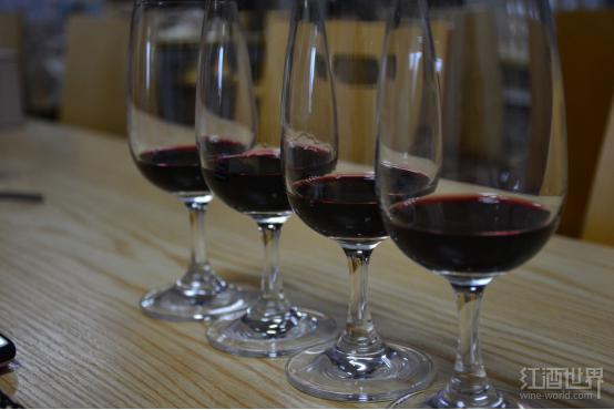 当葡萄酒恋上赣菜 