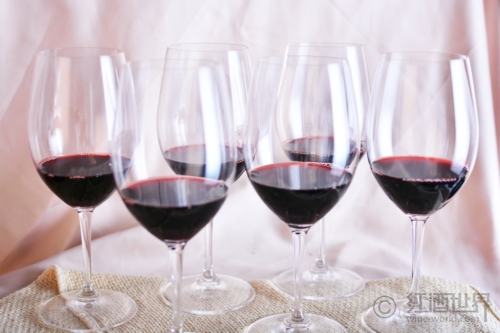 浪漫之夜选对葡萄酒：让对方印象深刻的法宝