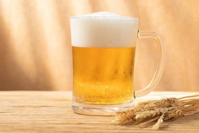 痛风可饮白酒吗 痛风可以喝白酒不能喝啤酒 