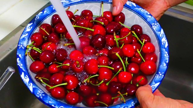 夏天红酒能放冰箱冷藏吗多少度「红酒夏天喝能放冰箱吗」