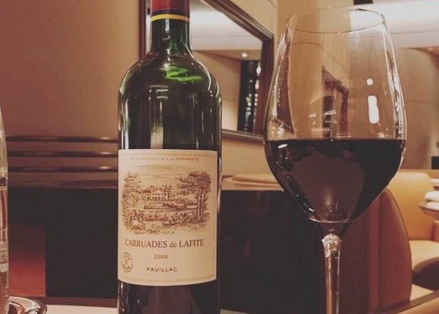 喝82年的拉菲能不能加雪碧呢「82年的拉菲兑雪碧」